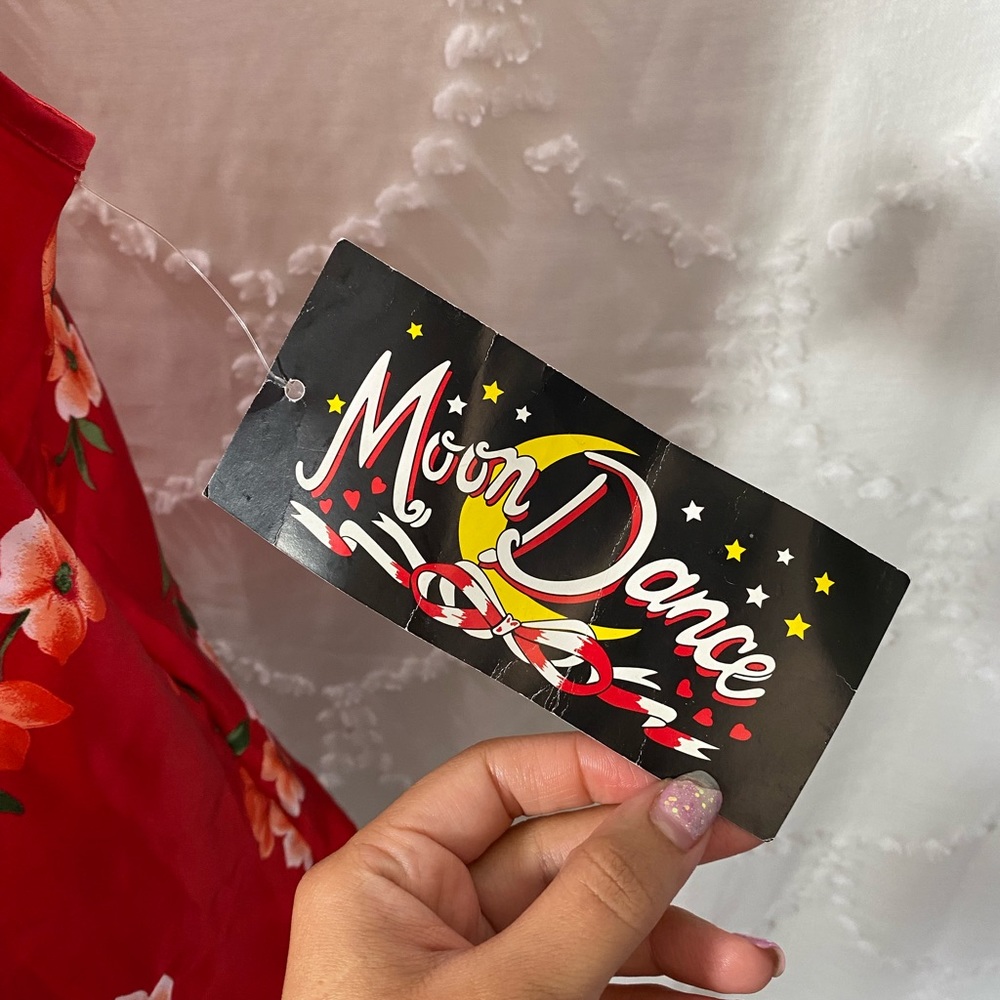 NWT Moon Dance Size M Red Floral Satin Camisole with Feather Trim - Picture 2 of 8